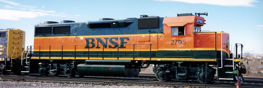 BNSF GP39-2 2795